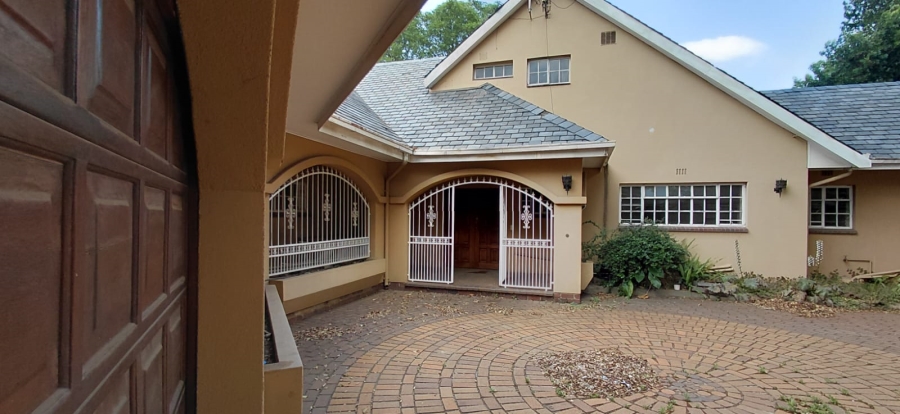 To Let 5 Bedroom Property for Rent in Lakefield Gauteng