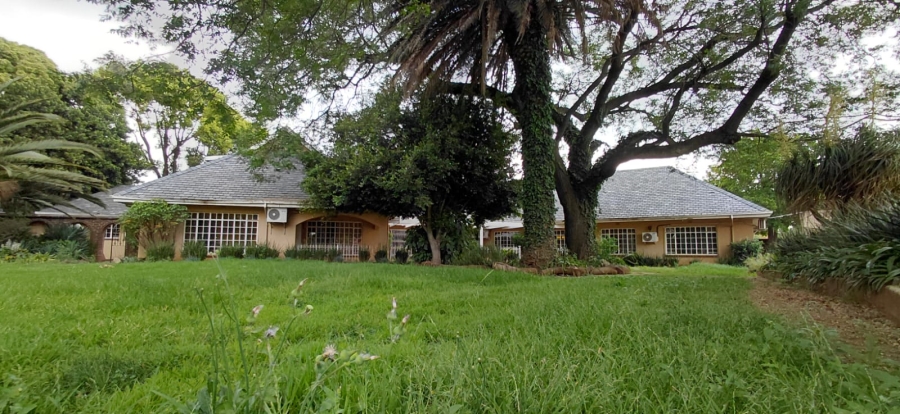 To Let 5 Bedroom Property for Rent in Lakefield Gauteng