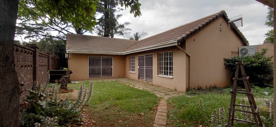 To Let 5 Bedroom Property for Rent in Lakefield Gauteng