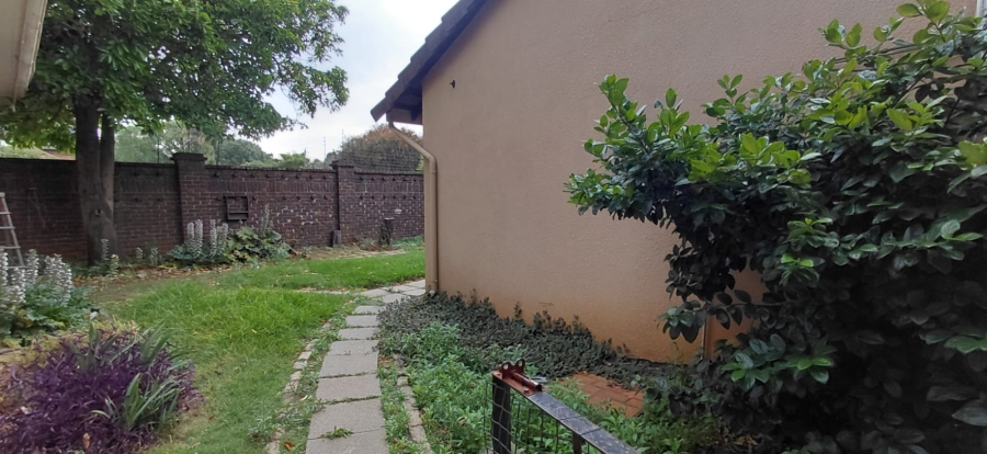 To Let 5 Bedroom Property for Rent in Lakefield Gauteng