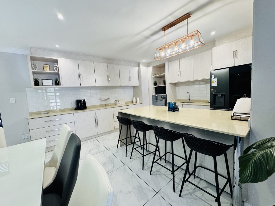 4 Bedroom Property for Sale in Maroeladal Gauteng