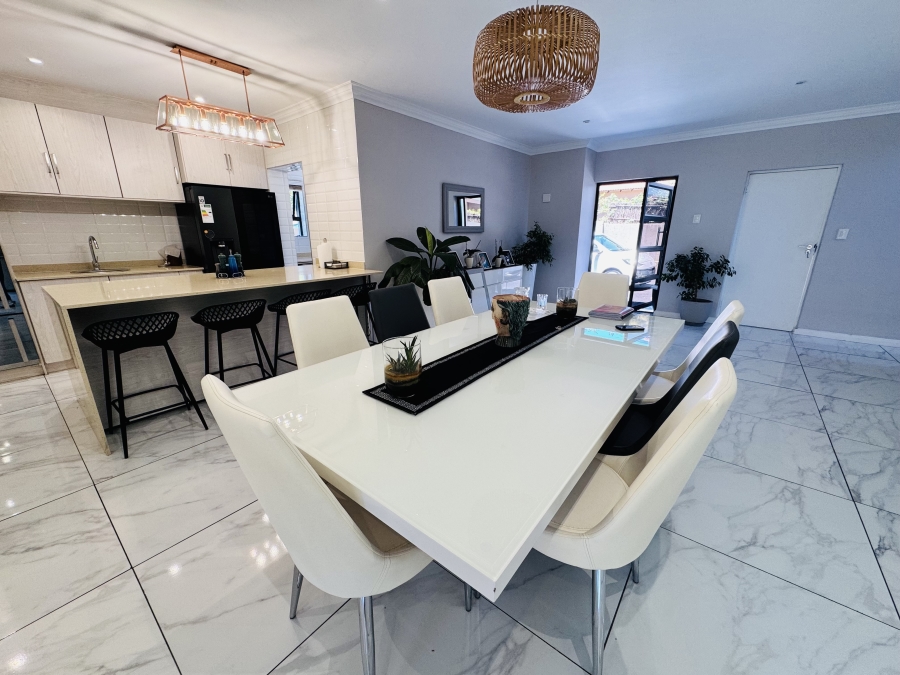 4 Bedroom Property for Sale in Maroeladal Gauteng