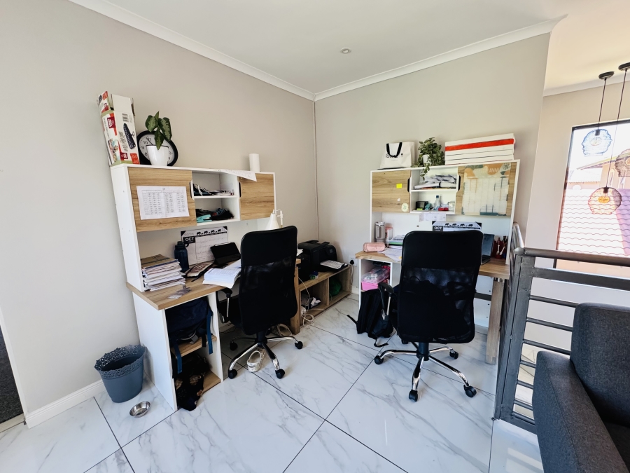 4 Bedroom Property for Sale in Maroeladal Gauteng