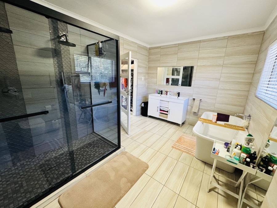 4 Bedroom Property for Sale in Maroeladal Gauteng