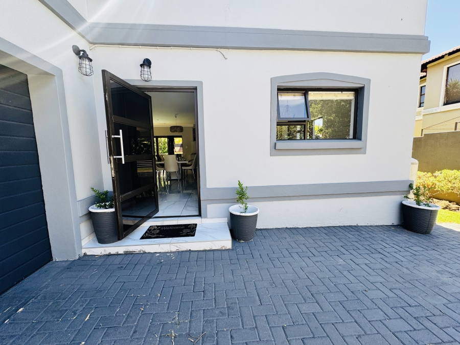 4 Bedroom Property for Sale in Maroeladal Gauteng