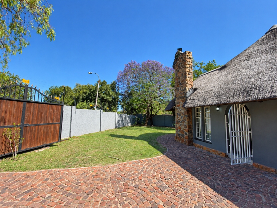 To Let 3 Bedroom Property for Rent in Croydon Gauteng