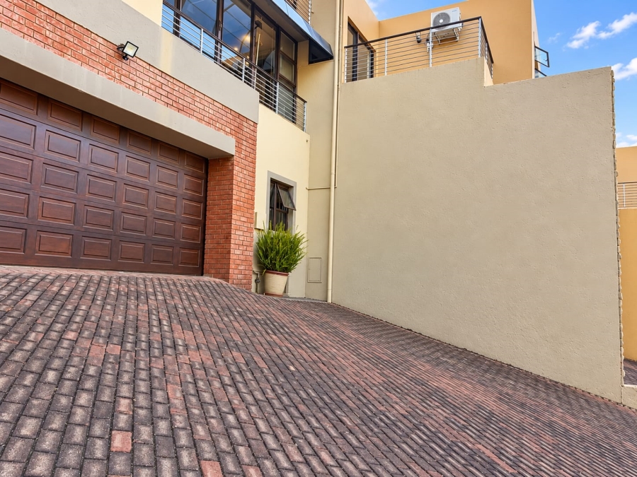3 Bedroom Property for Sale in Roodekrans Gauteng