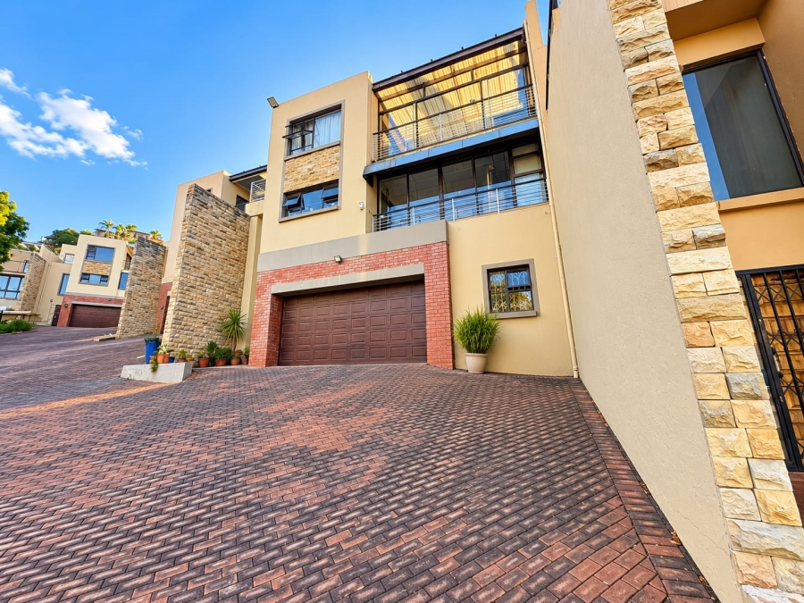 3 Bedroom Property for Sale in Roodekrans Gauteng