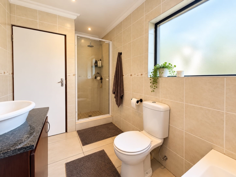 3 Bedroom Property for Sale in Roodekrans Gauteng