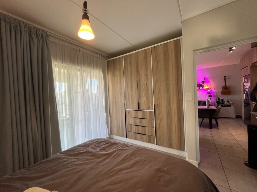 1 Bedroom Property for Sale in Waterfall Gauteng