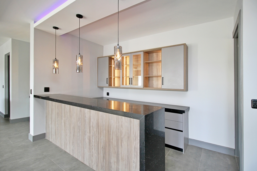 5 Bedroom Property for Sale in Waterfall Country Estate Gauteng