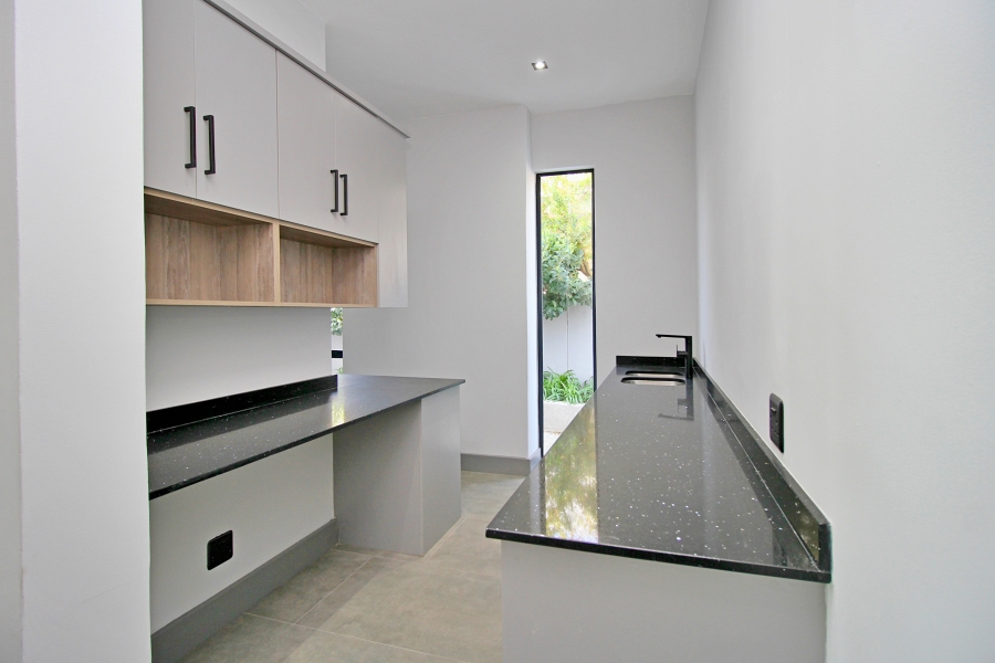 5 Bedroom Property for Sale in Waterfall Country Estate Gauteng