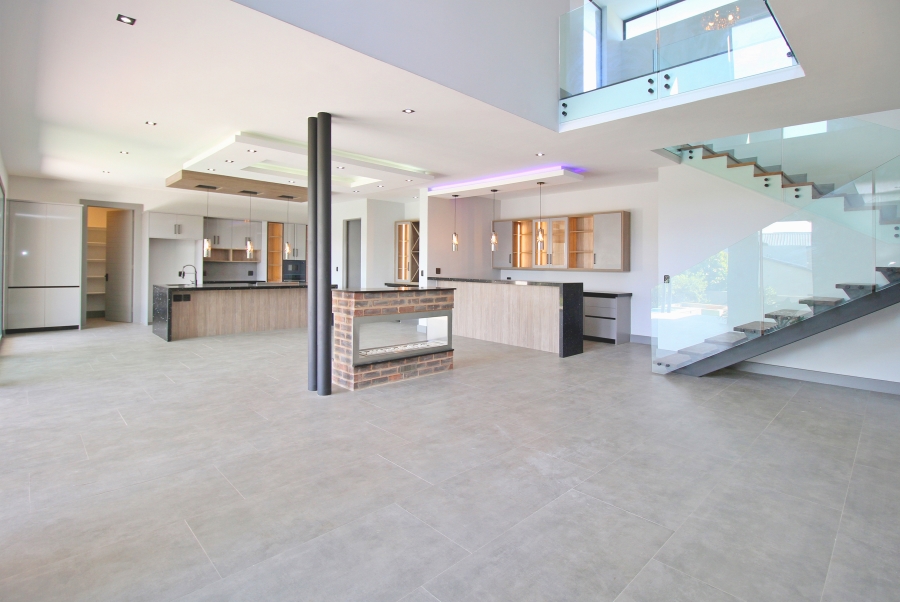 5 Bedroom Property for Sale in Waterfall Country Estate Gauteng