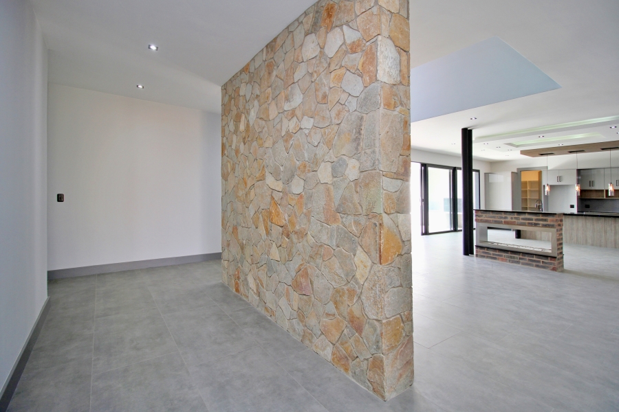 5 Bedroom Property for Sale in Waterfall Country Estate Gauteng