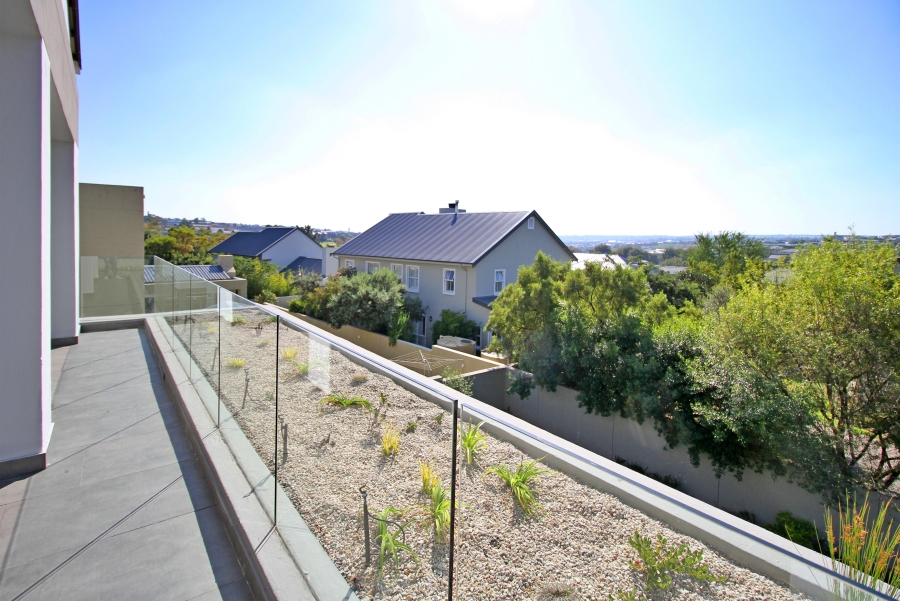 5 Bedroom Property for Sale in Waterfall Country Estate Gauteng