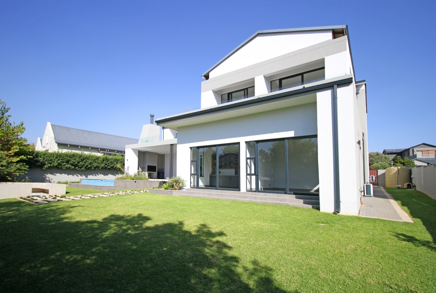 5 Bedroom Property for Sale in Waterfall Country Estate Gauteng