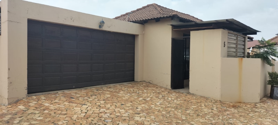3 Bedroom Property for Sale in Greenhills Gauteng