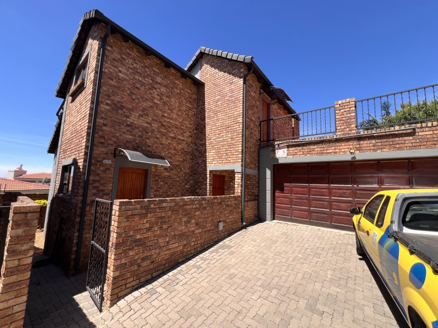 To Let 3 Bedroom Property for Rent in Meyersdal Gauteng