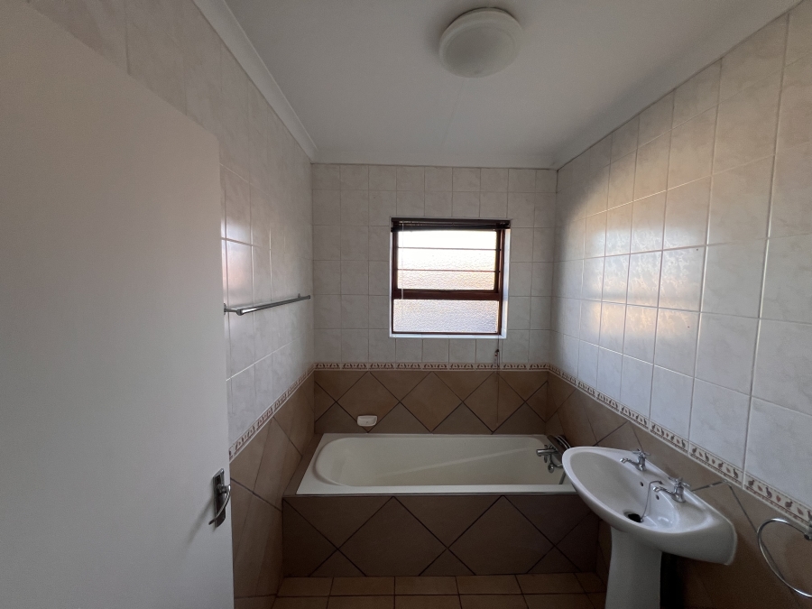 To Let 3 Bedroom Property for Rent in Meyersdal Gauteng