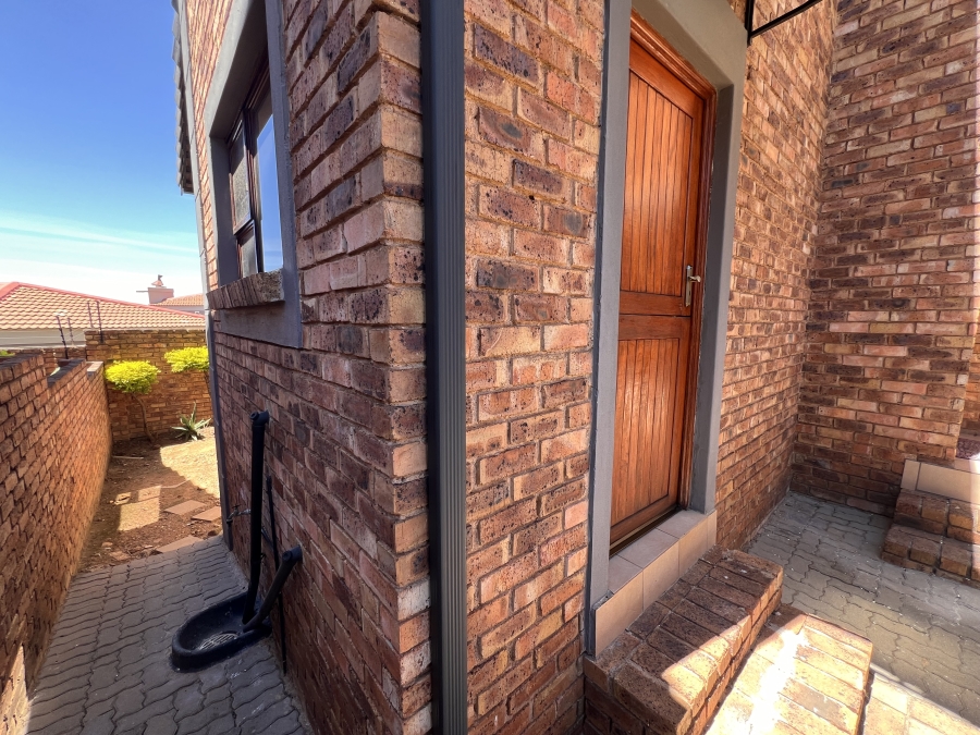 To Let 3 Bedroom Property for Rent in Meyersdal Gauteng