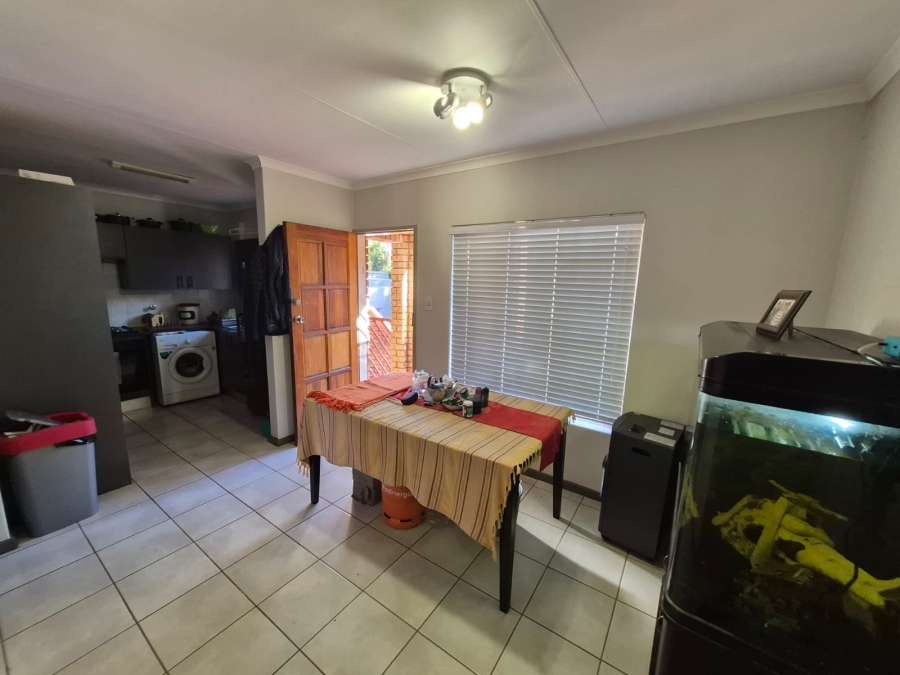 2 Bedroom Property for Sale in Faerie Glen Gauteng