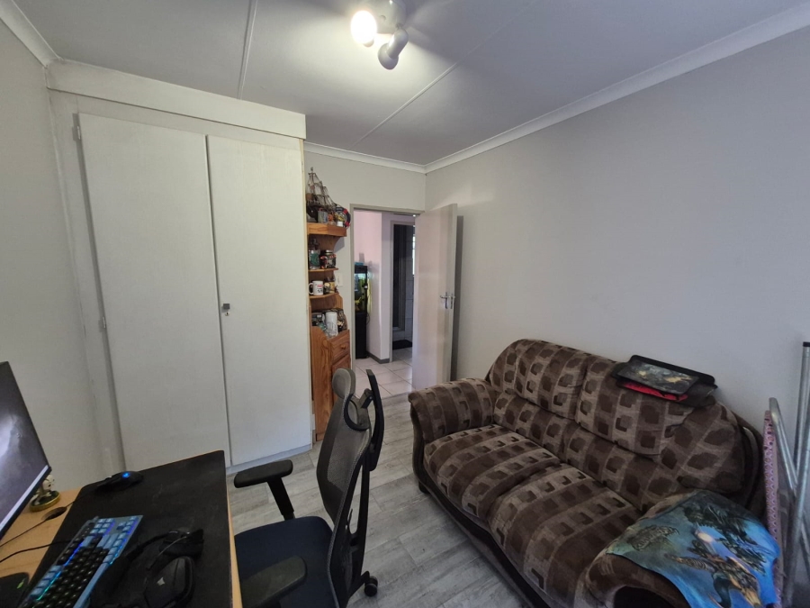 2 Bedroom Property for Sale in Faerie Glen Gauteng