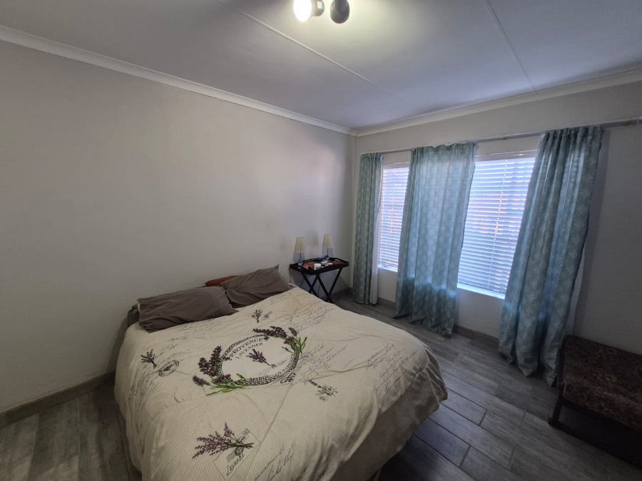 2 Bedroom Property for Sale in Faerie Glen Gauteng