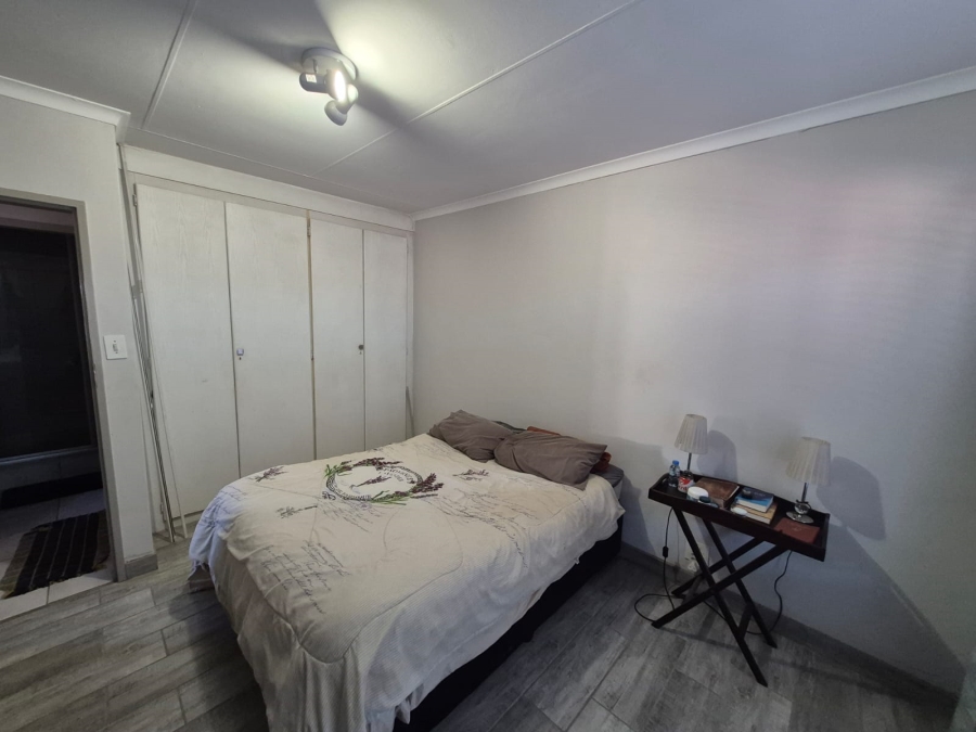2 Bedroom Property for Sale in Faerie Glen Gauteng