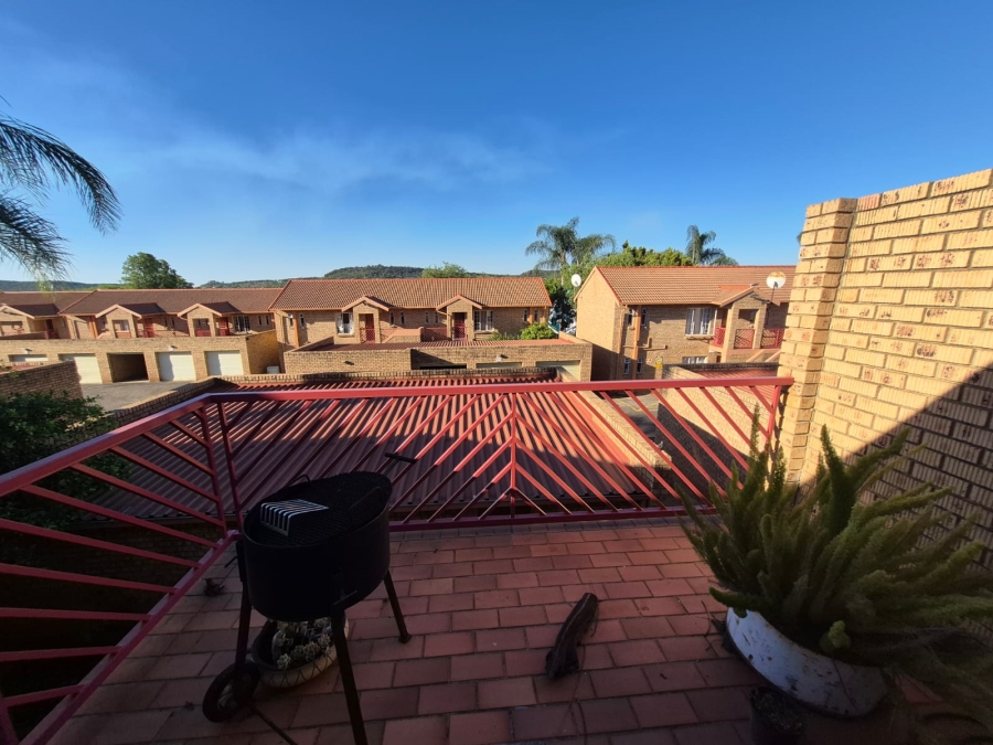 2 Bedroom Property for Sale in Faerie Glen Gauteng