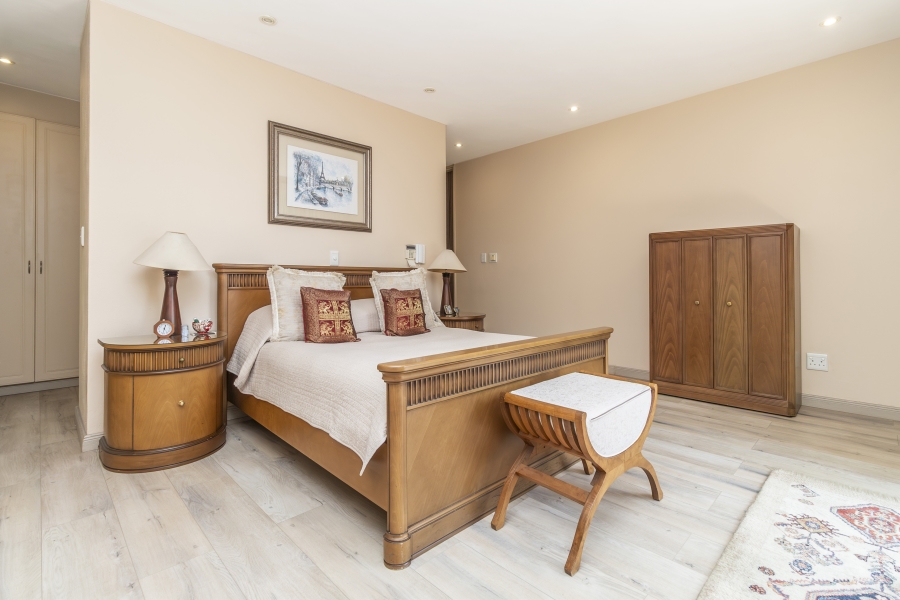 6 Bedroom Property for Sale in River Club Gauteng