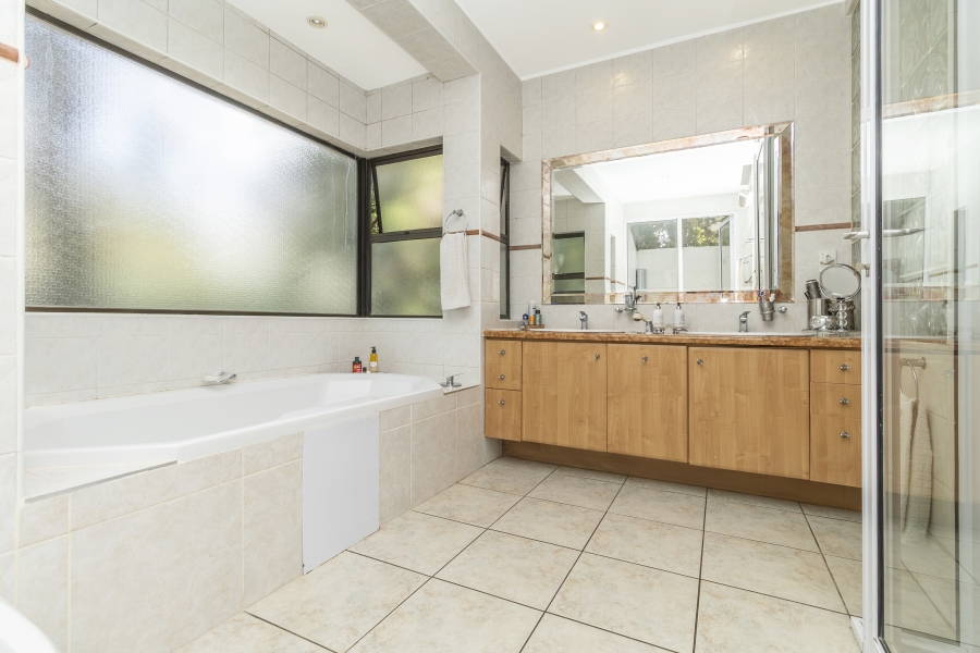 6 Bedroom Property for Sale in River Club Gauteng