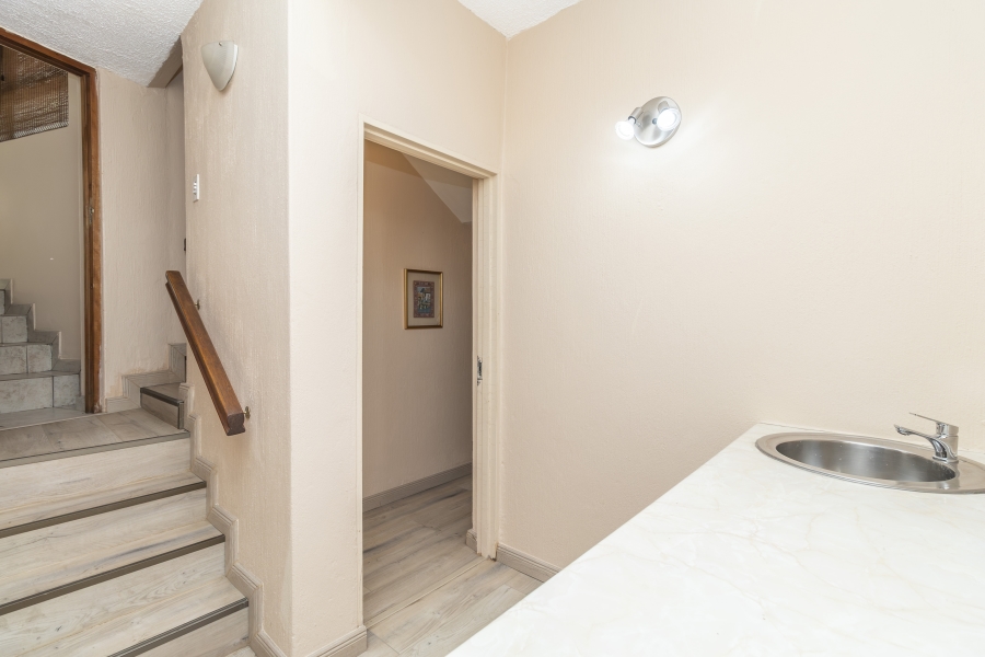 6 Bedroom Property for Sale in River Club Gauteng