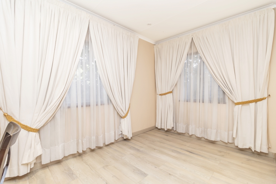 6 Bedroom Property for Sale in River Club Gauteng