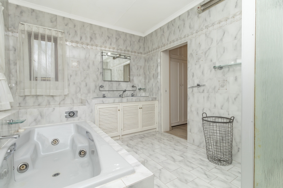 6 Bedroom Property for Sale in River Club Gauteng