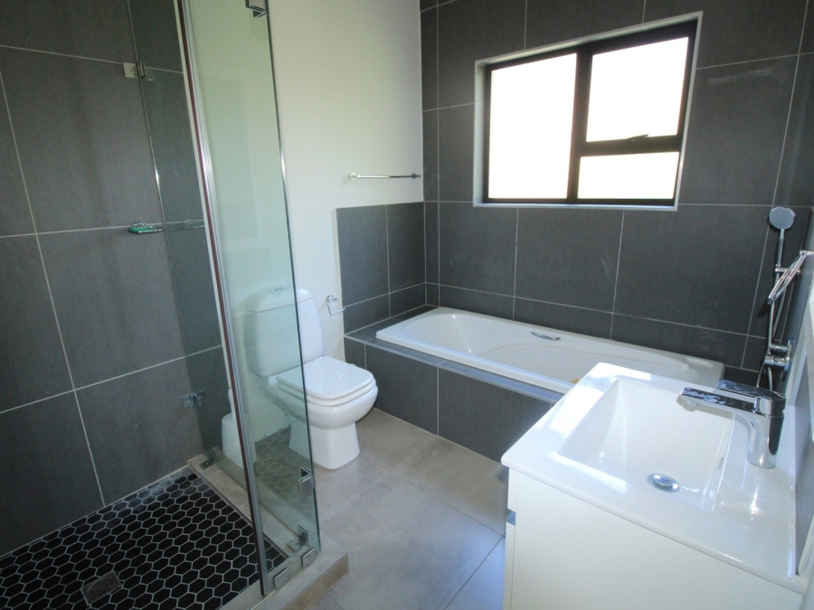 To Let 5 Bedroom Property for Rent in Dainfern Golf Estate Gauteng