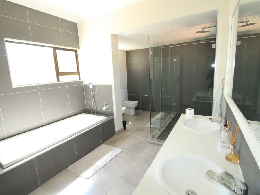To Let 5 Bedroom Property for Rent in Dainfern Golf Estate Gauteng