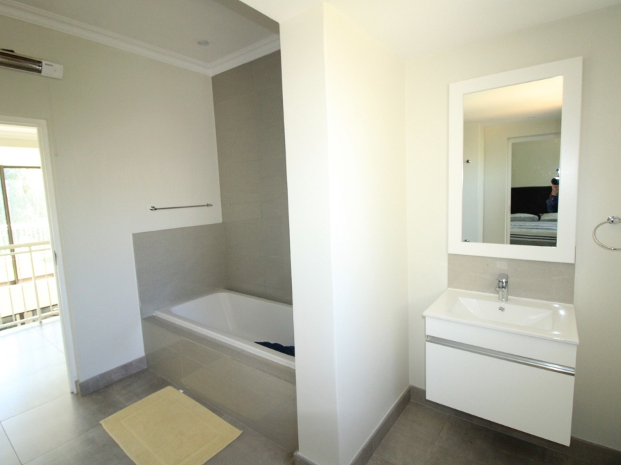 To Let 5 Bedroom Property for Rent in Dainfern Golf Estate Gauteng