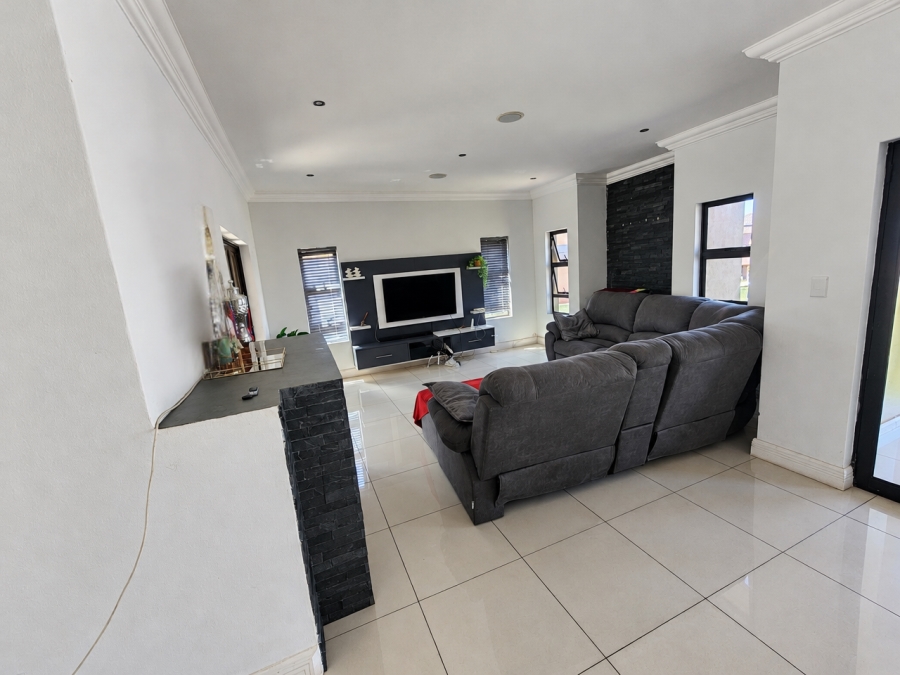 3 Bedroom Property for Sale in Blue Valley Golf Estate Gauteng