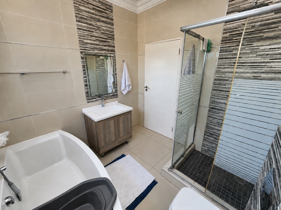 3 Bedroom Property for Sale in Blue Valley Golf Estate Gauteng