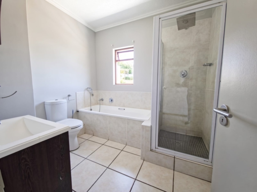 To Let 2 Bedroom Property for Rent in Lonehill Gauteng