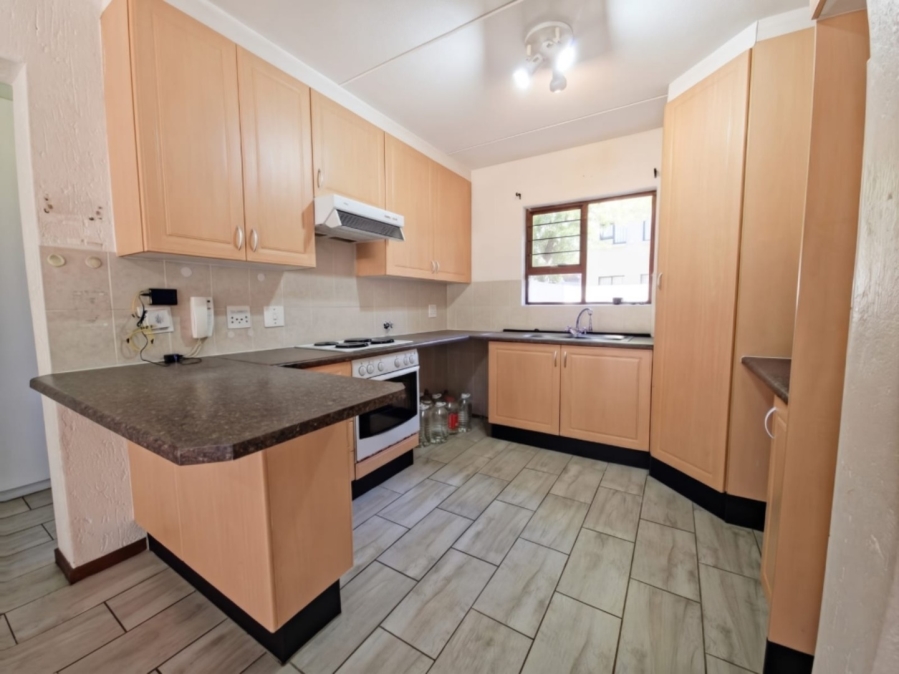 To Let 2 Bedroom Property for Rent in Lonehill Gauteng
