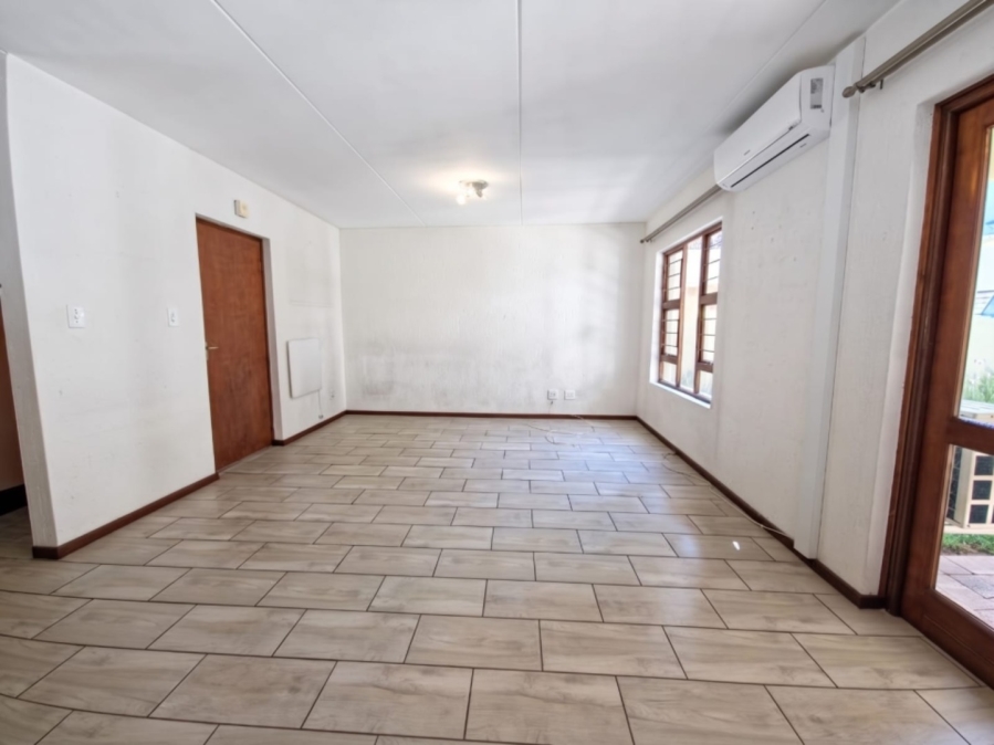 To Let 2 Bedroom Property for Rent in Lonehill Gauteng