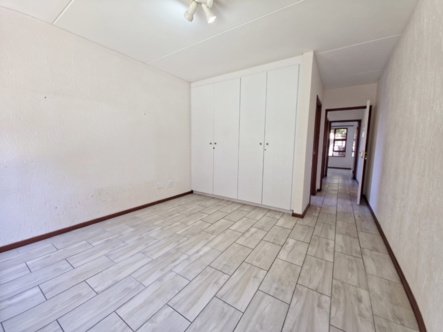 To Let 2 Bedroom Property for Rent in Lonehill Gauteng