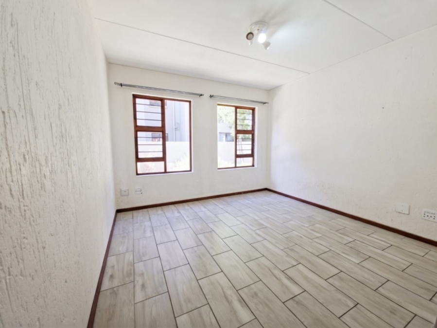 To Let 2 Bedroom Property for Rent in Lonehill Gauteng