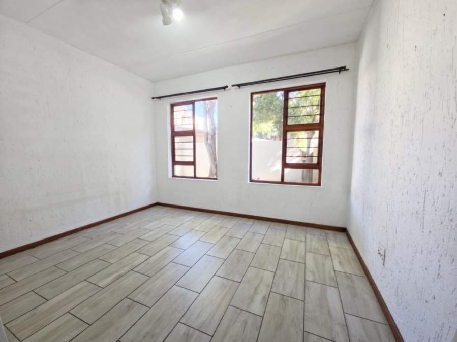 To Let 2 Bedroom Property for Rent in Lonehill Gauteng