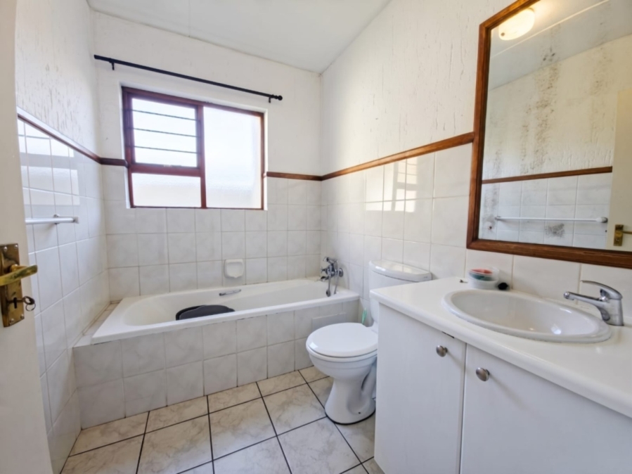 To Let 2 Bedroom Property for Rent in Lonehill Gauteng