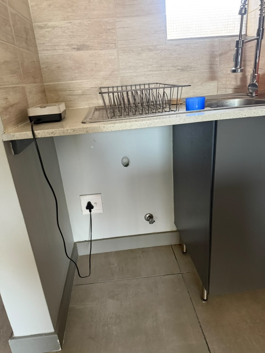 To Let 1 Bedroom Property for Rent in Blue Hills Gauteng
