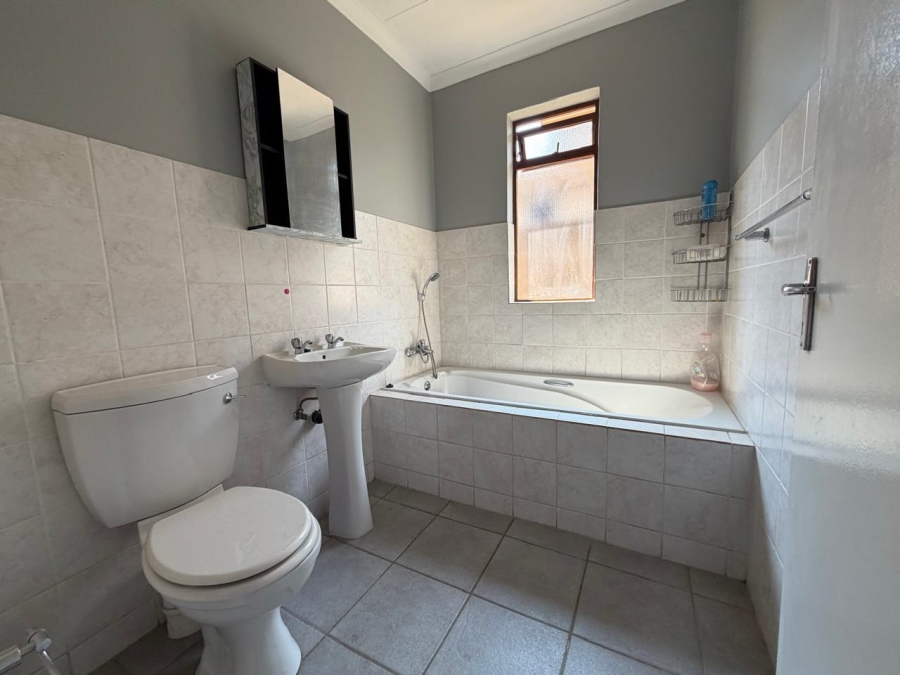 To Let 3 Bedroom Property for Rent in Halfway Gardens Gauteng