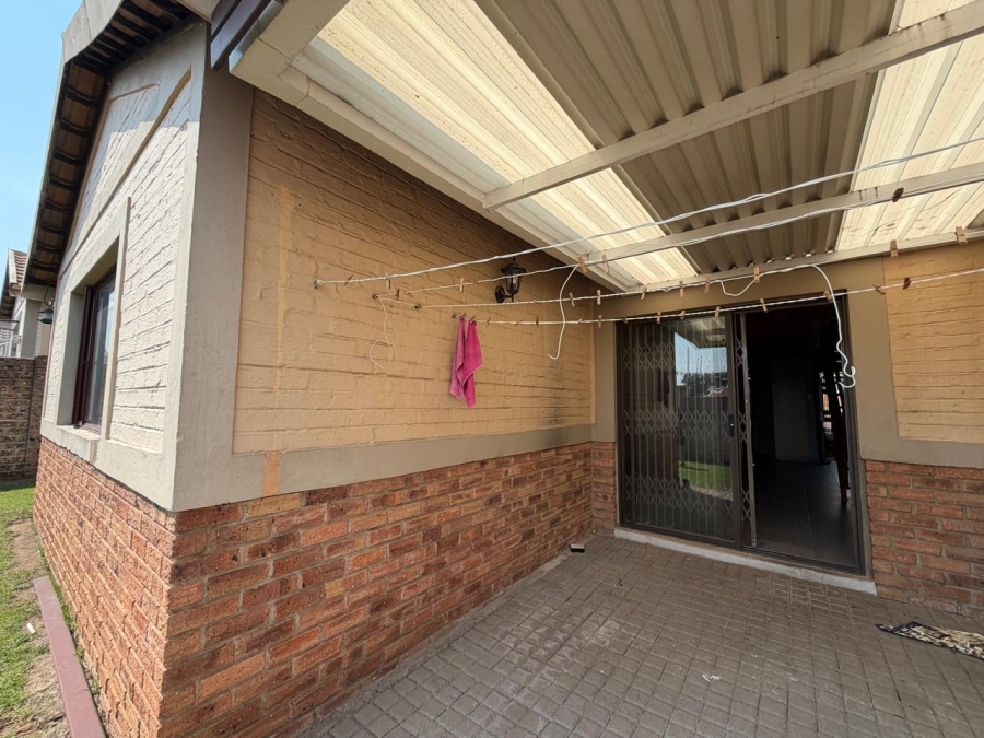 To Let 3 Bedroom Property for Rent in Halfway Gardens Gauteng