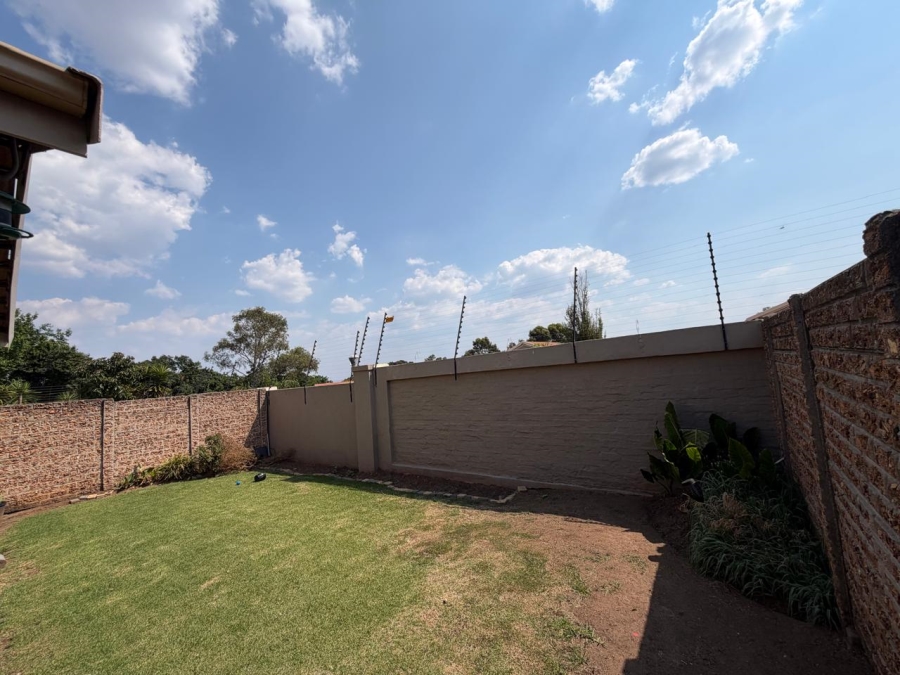To Let 3 Bedroom Property for Rent in Halfway Gardens Gauteng